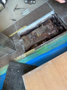 名古屋市昭和区にて、フロアヒンジ交換工事を行いました。（フロアヒンジ　NEW STAR H1400）【窓香房】