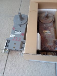 名古屋市昭和区にて、フロアヒンジ交換工事を行いました。（フロアヒンジ　NEW STAR H1400）【窓香房】