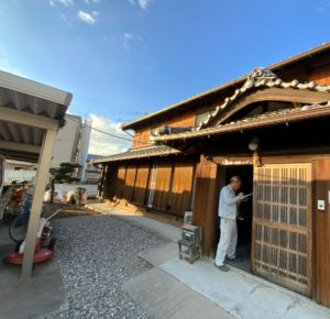 愛知県大府市にて、玄関引戸、雨戸付引違い窓リニューアル工事を行いました。（LIXIL 玄関引戸ｋ６シリーズ、LIXIL 雨戸付引違い窓）【窓香房】