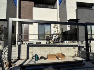 愛知県大府市にて、カーポート新設工事を行いました。（LIXIL カーポートＳＣ２台用）【窓香房】