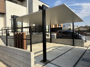 愛知県大府市にて、カーポート新設工事を行いました。（LIXIL カーポートＳＣ２台用）【窓香房】