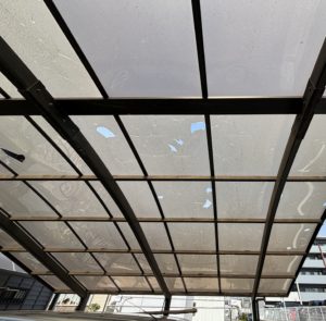 愛知県東海市にて、雹の影響で穴があいたカーポート修理工事のご連絡をいただきました！早急に対応いたします！【窓香房】