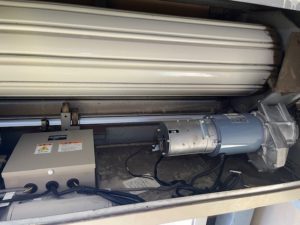 愛知県知立市にて、シャッターの電動機（モーター）の取替工事を行いました。（文化シャッター重量シャッター）【窓香房】