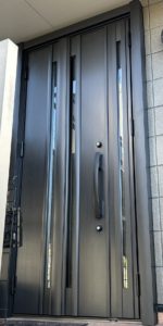 愛知県大府市にて、玄関ドア取替工事を行いました。（リシェント玄関ドアG15型　親子ドア）【窓香房】