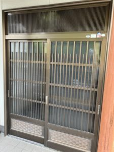 愛知県知立市にて、玄関ドア取替工事を行いました。（リシェント玄関引戸S55型）【窓香房】