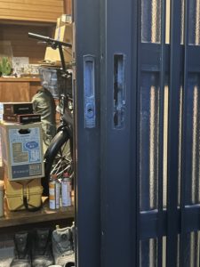 愛知県知立市にて、玄関引戸錠取替工事を行いました。（MIWA引違戸召合万能錠）【窓香房】