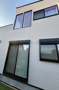 愛知県知多郡東浦町の住宅にて、シャッター工事を行いました。（シャッターブリイユ）【窓香房】