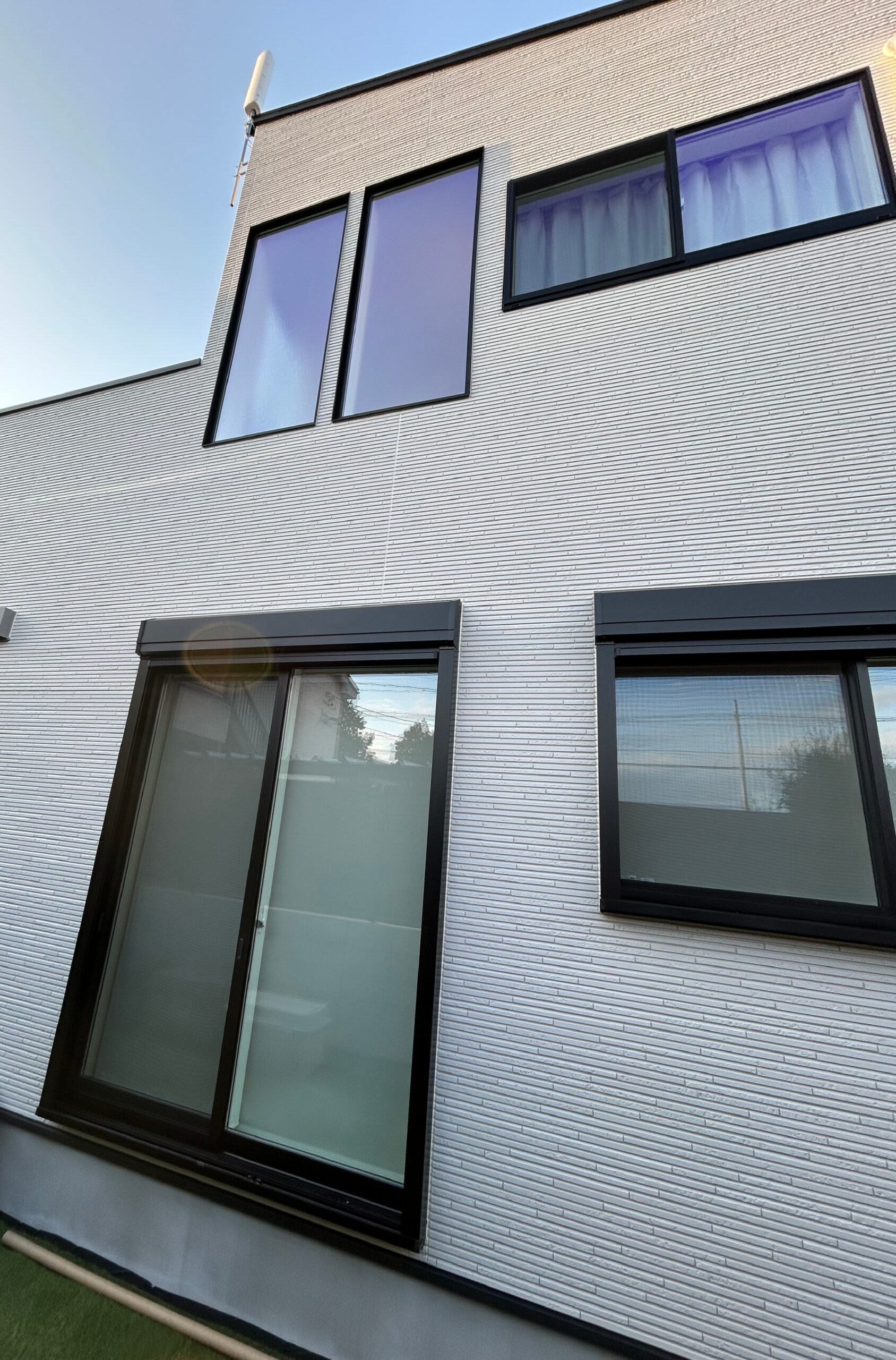 愛知県知多郡東浦町の住宅にて、シャッター工事を行いました。(シャッターブリイユ)【窓香房】