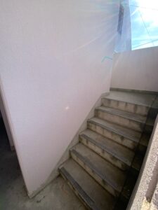 愛知県大府市のマンションにて、階段手摺工事を行いました。（三協アルミ 補助手摺、リクシル グリップライン）【窓香房】