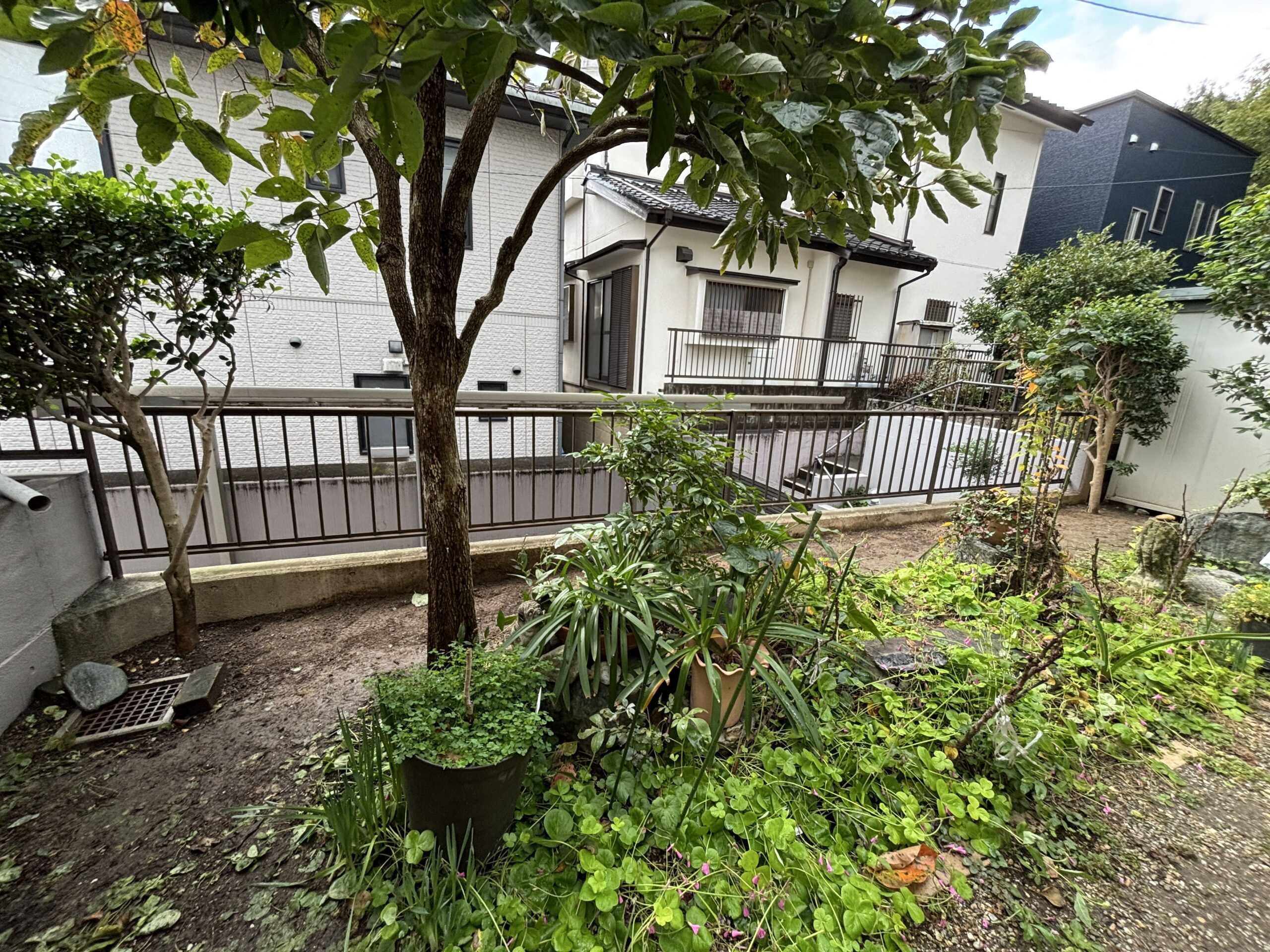 愛知県豊明市の戸建住宅にて、フェンス設置工事を行いました。（LIXIL アルミフェンスAB YS3型 T14）【窓香房】