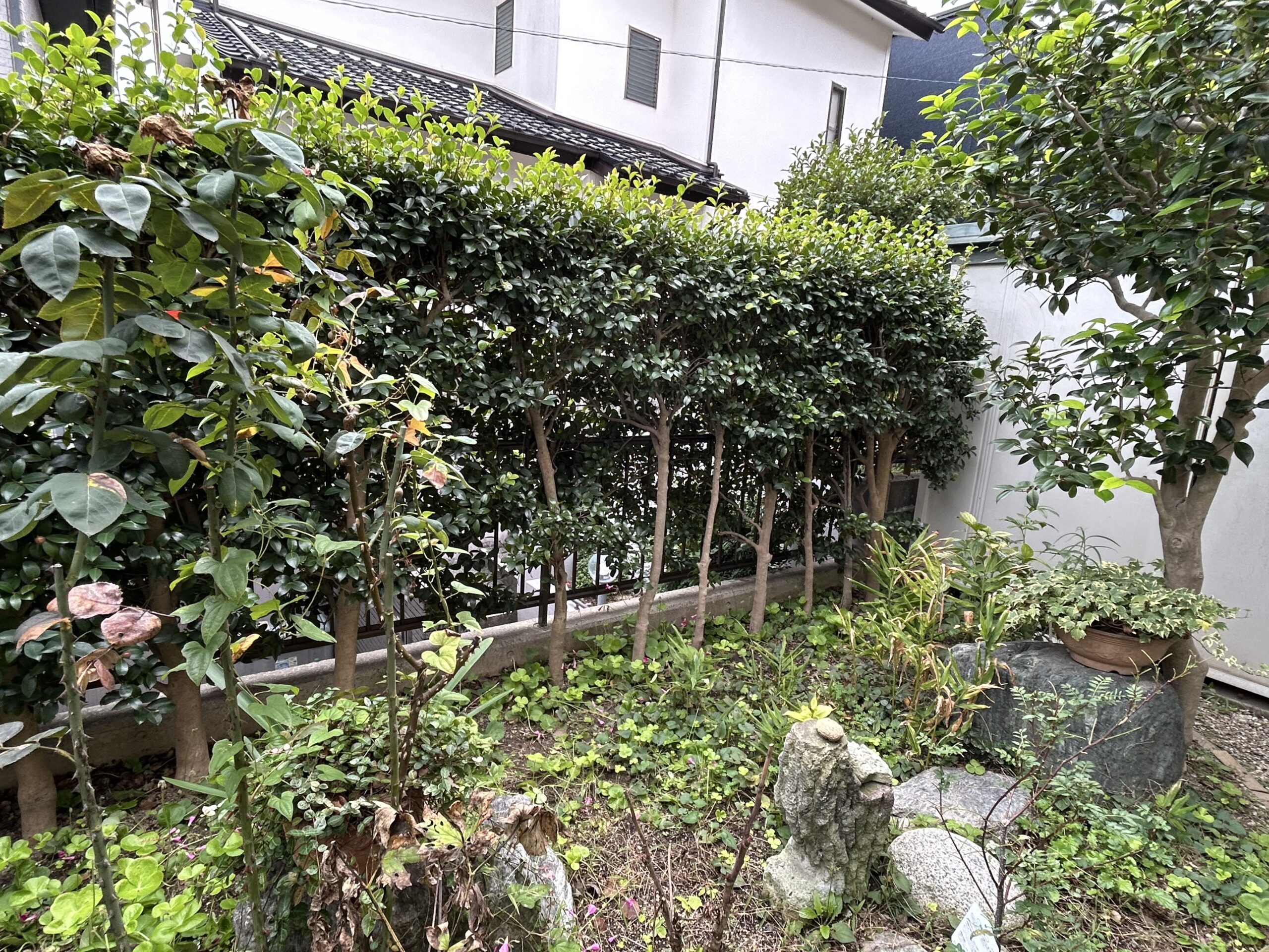 愛知県豊明市の戸建住宅にて、フェンス設置工事を行いました。(LIXIL アルミフェンスAB YS3型 T14)【窓香房】