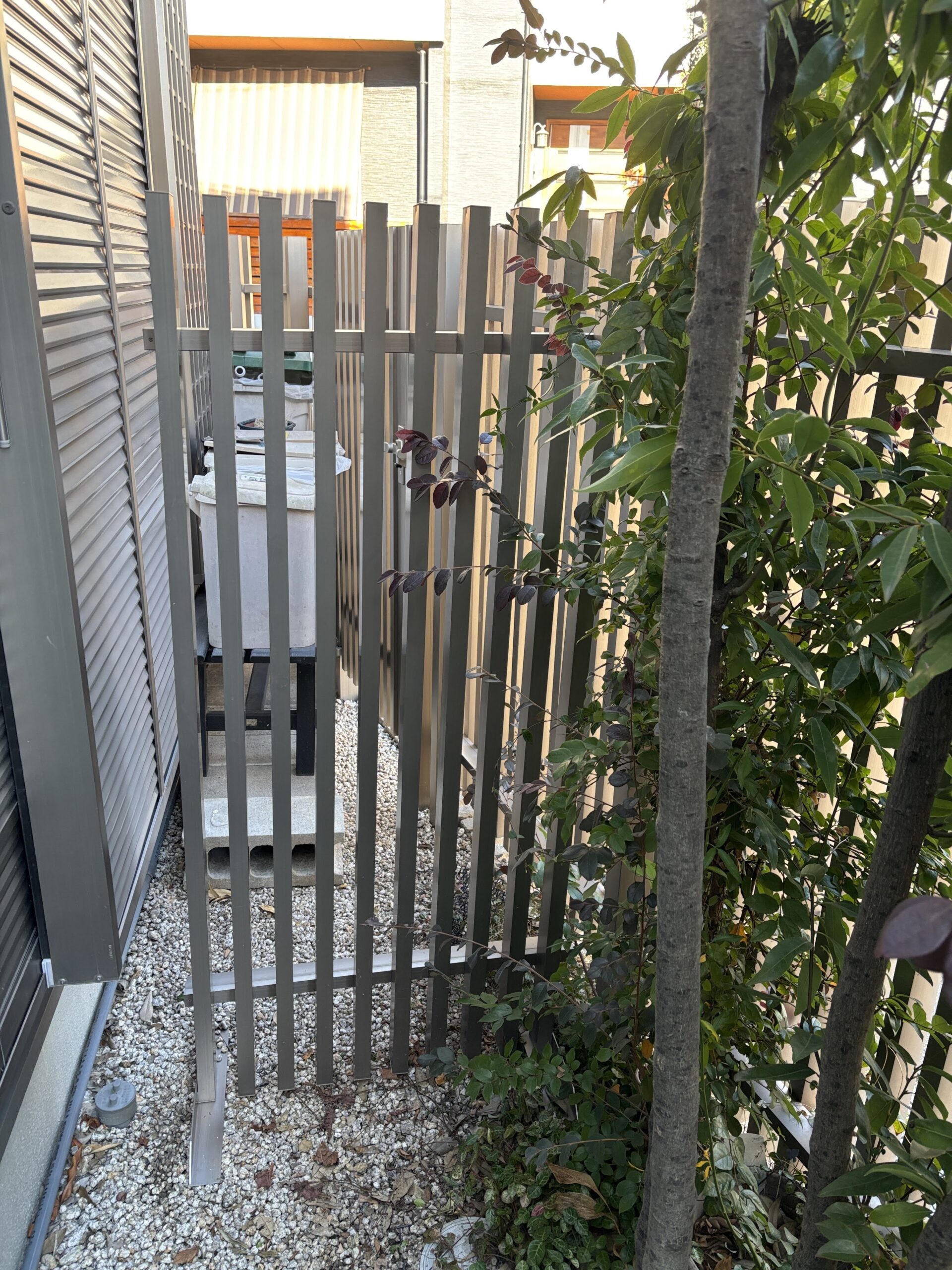 愛知県大府市にて、戸建て住宅のフェンス改修工事を行いました。（LIXIL アルミフェンスAB YS3型 T14）【窓香房】