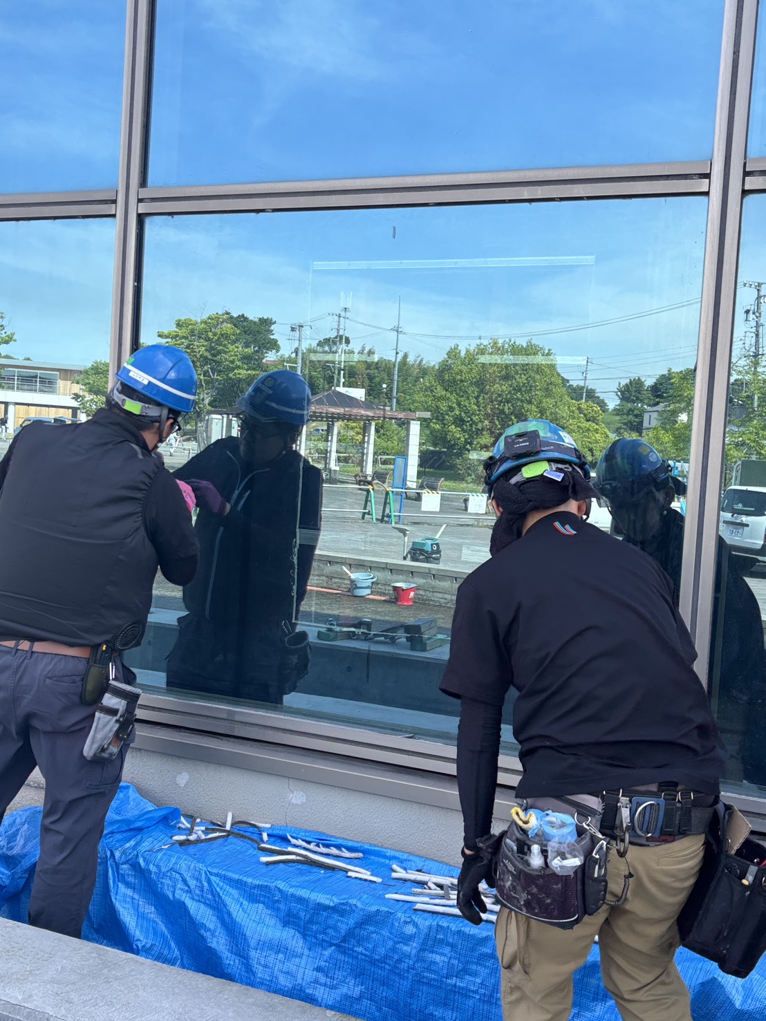 愛知県大府市にて、カーテンウォール硝子取替工事を行いました。【窓香房】