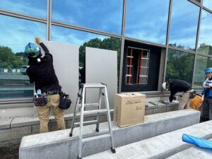 愛知県大府市にて、カーテンウォール硝子取替工事を行いました。【窓香房】