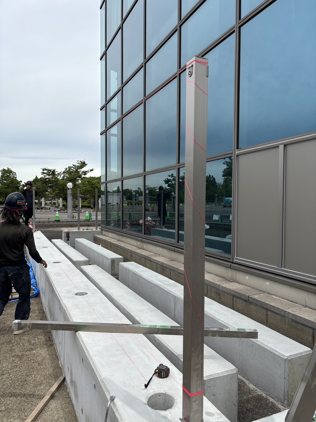 愛知県大府市にて、目隠しフェンス取付工事を行いました。（四国化成　ルーバータイプ　EAF8型）【窓香房】