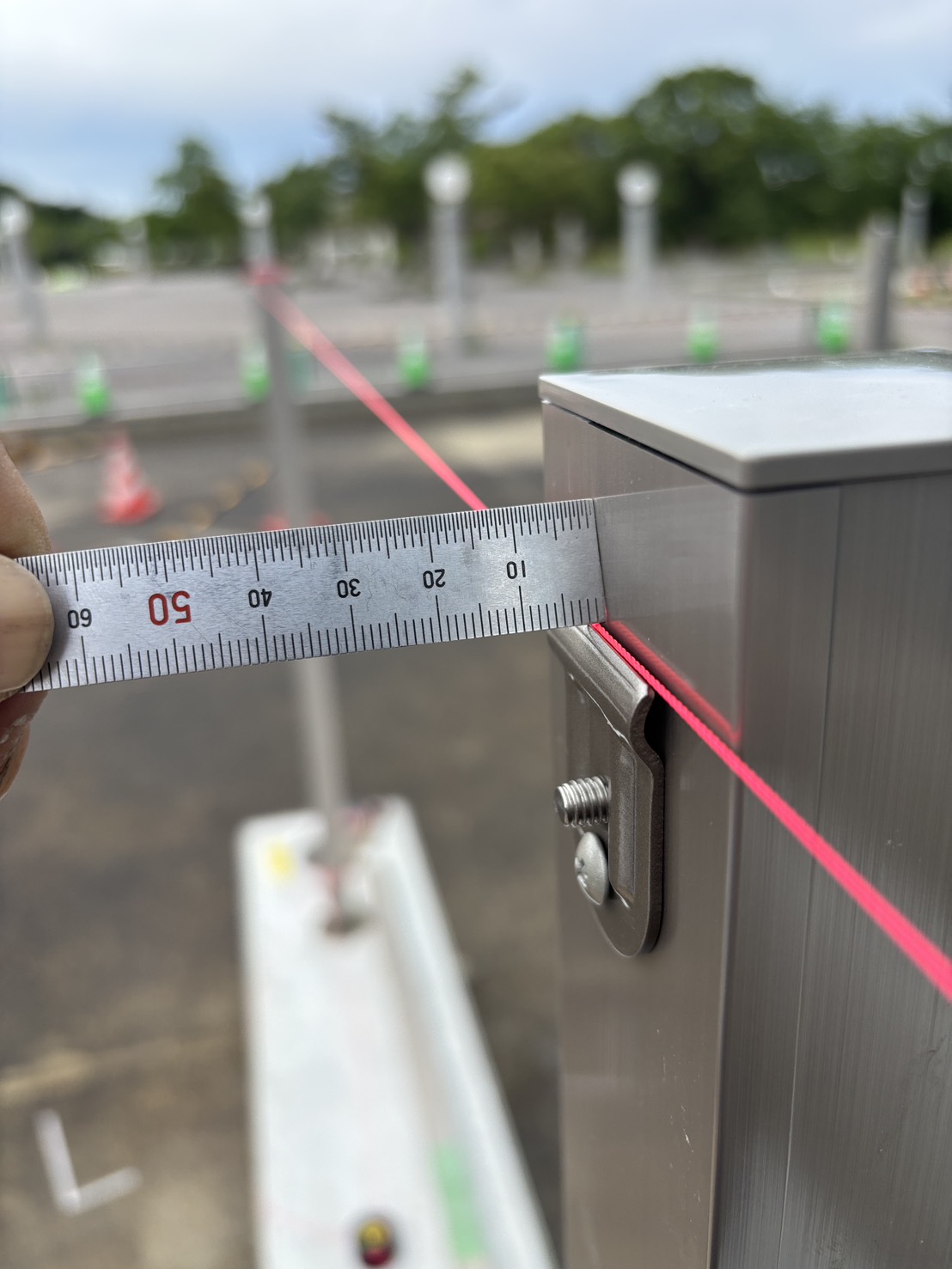 愛知県大府市にて、目隠しフェンス取付工事を行いました。（四国化成　ルーバータイプ　EAF8型）【窓香房】