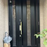 愛知県大府市の店舗にて、断熱ドアカバー工事を行いました。(YKK ドアリモ D30 スマコン電池式 ポケットキー PRドライチーク(新色)枠 本体N13N親子 外観右勝手)【窓香房】