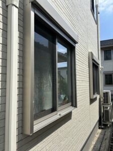 愛知県大府市にて、面格子取付工事を行いました。（アルミ面格子井桁格子 11909 シャイングレー）【窓香房】