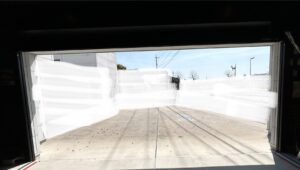 愛知県大府市にて、ガレージシャッターの安全センサー取替取替工事を行いました。（三和ｼｬｯﾀｰ　静々堂々　ガイドレール　安全センサー取替）【窓香房】