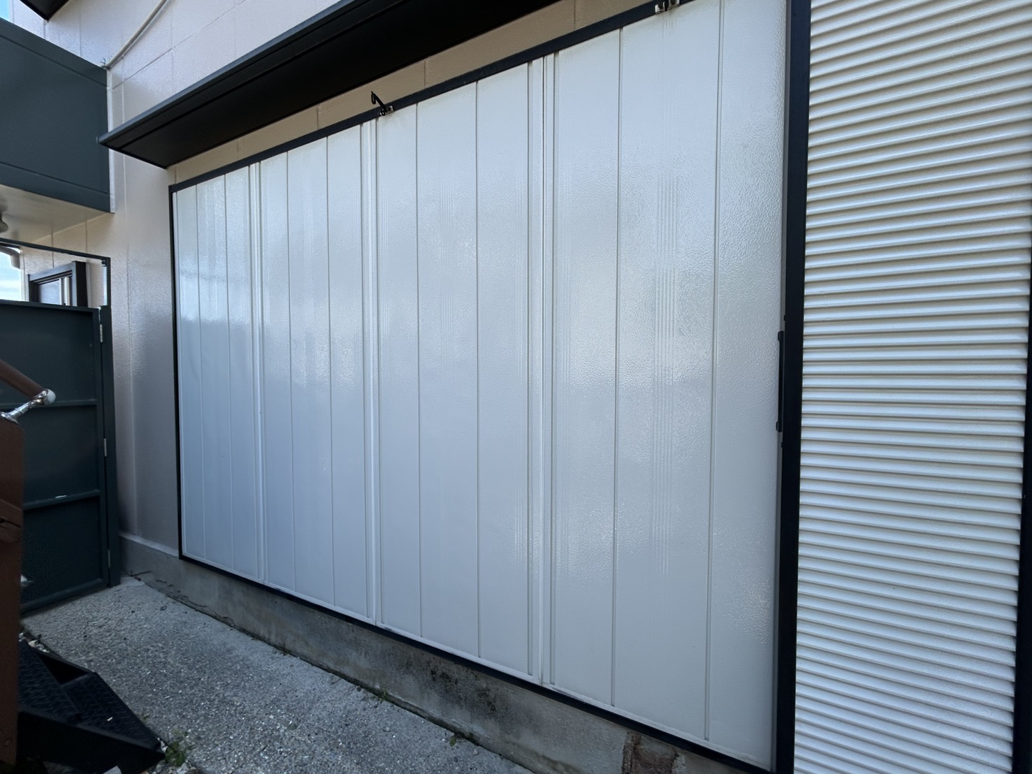 名古屋市緑区にて、面格子取付工事を行いました。(LIXIL取替雨戸パネル(アルミ枠用)採風タイプB ホワイト(WA))【窓香房】