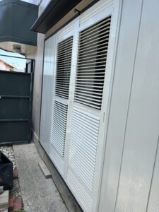名古屋市緑区にて、面格子取付工事を行いました。（LIXIL取替雨戸パネル（アルミ枠用）採風タイプＢ ホワイト（ＷＡ））【窓香房】