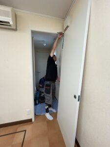 愛知県東海市の事務所にて、水廻り防音工事として造作建具取付工事を行いました。（:室内造作建具）【窓香房】