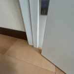 愛知県東海市の事務所にて、水廻り防音工事として造作建具取付工事を行いました。（:室内造作建具）【窓香房】