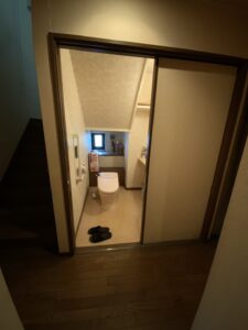 愛知県大府市の事務所にて、カバー工事として片引戸取替工事を行いました。（LIXILラシッサ片引戸）【窓香房】