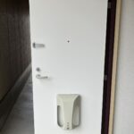 愛知県豊田市のマンションにて、ドア本体の取替工事を行いました。(LIXIL改装用マンションドアRSⅡ HM02タイプ)【窓香房】