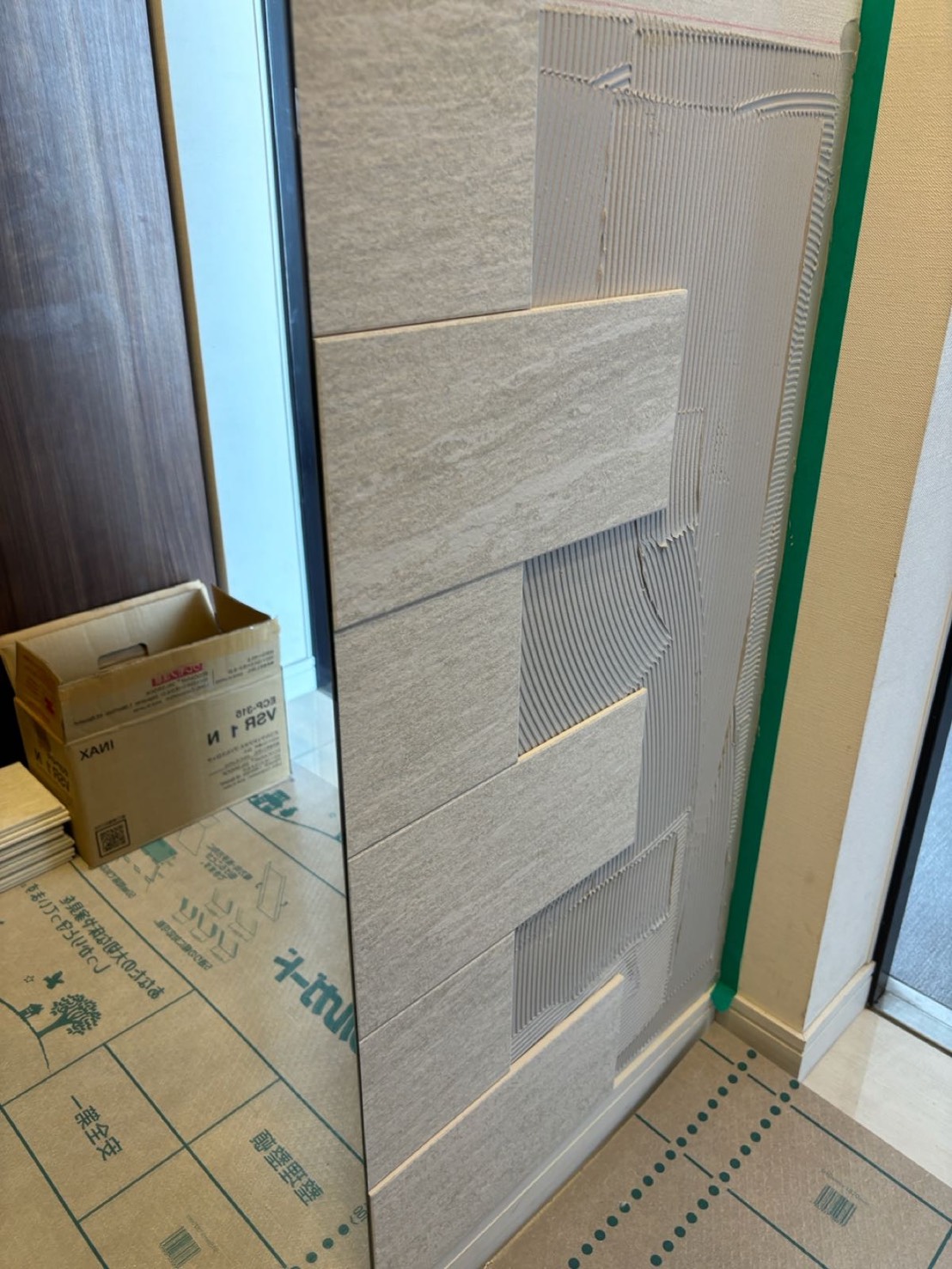 大府市東新町のお宅にて、姿見ミラーとエコカラット工事を行いました。（エコカラットプラス）【窓香房】