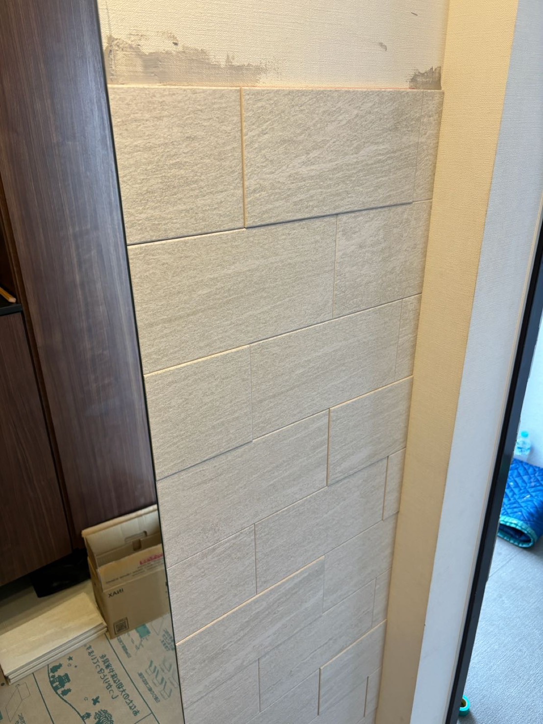 大府市東新町のお宅にて、姿見ミラーとエコカラット工事を行いました。（エコカラットプラス）【窓香房】