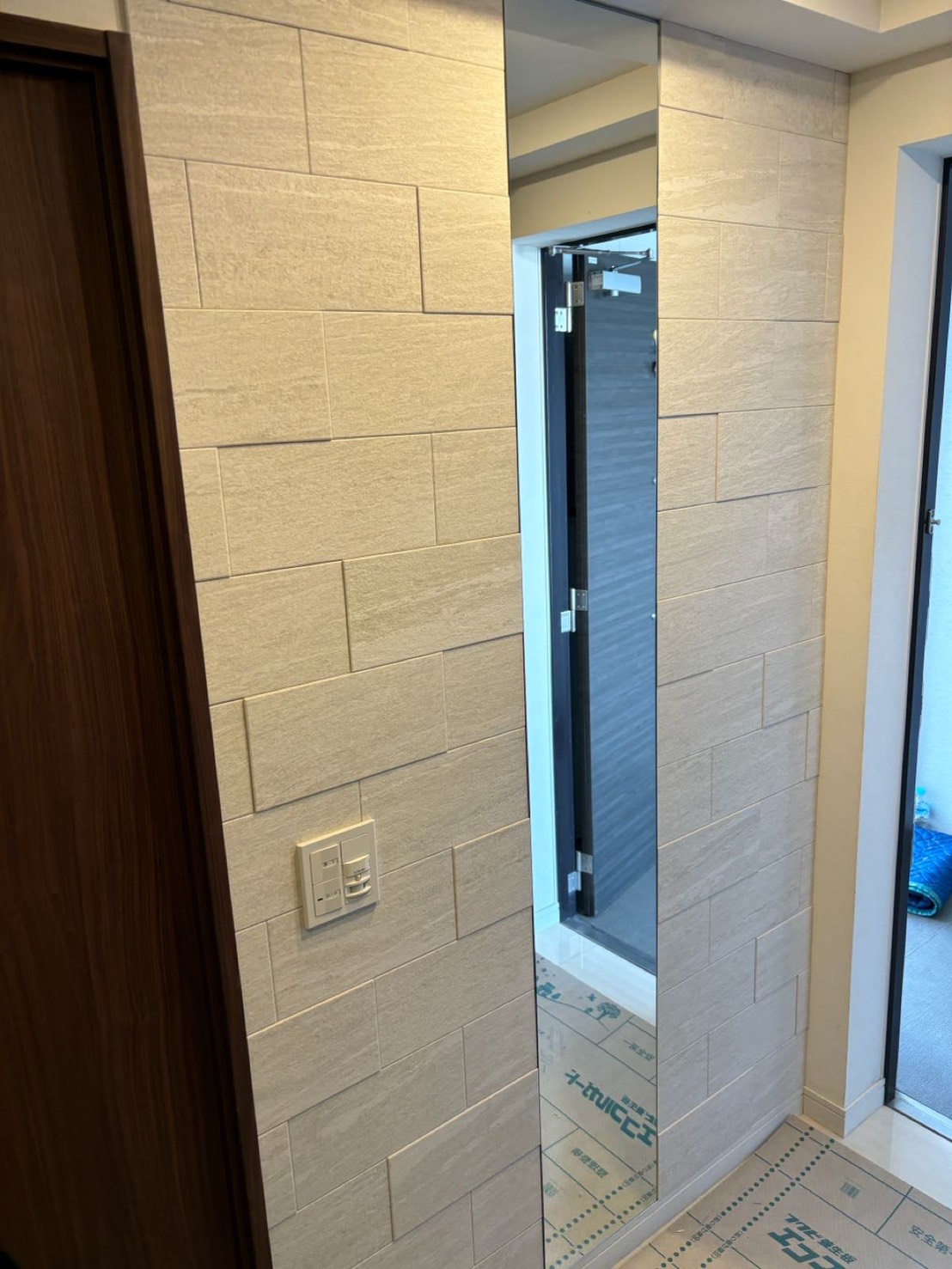 大府市東新町のお宅にて、姿見ミラーとエコカラット工事を行いました。（エコカラットプラス）【窓香房】